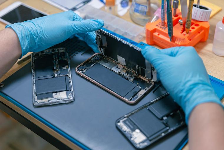 When and how to hire and train staff for phone repair business?