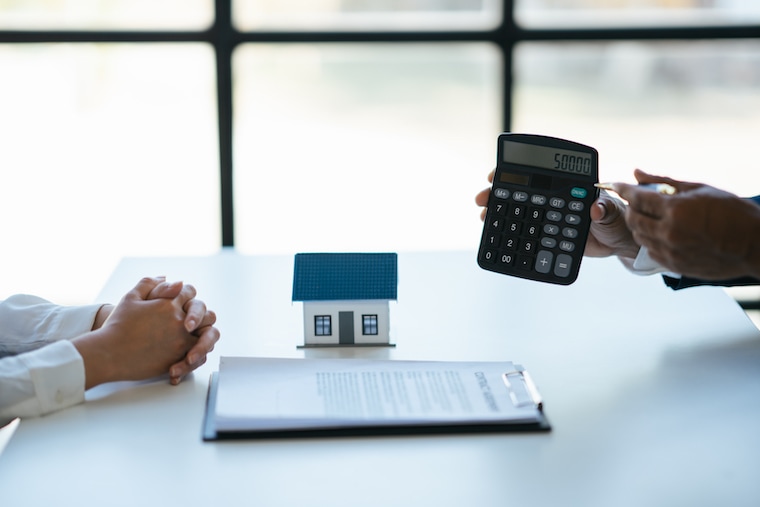 How much do you need to start a real estate agency?