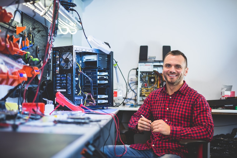 How much profit can a phone repair business make?