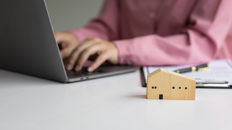 How to advertise real estate agency?
