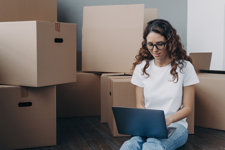 How to make a logo moving company?