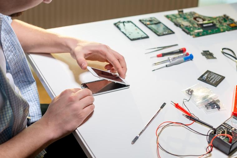 How to make a logo phone repair business?