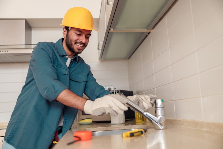 How to make a logo plumbing business?