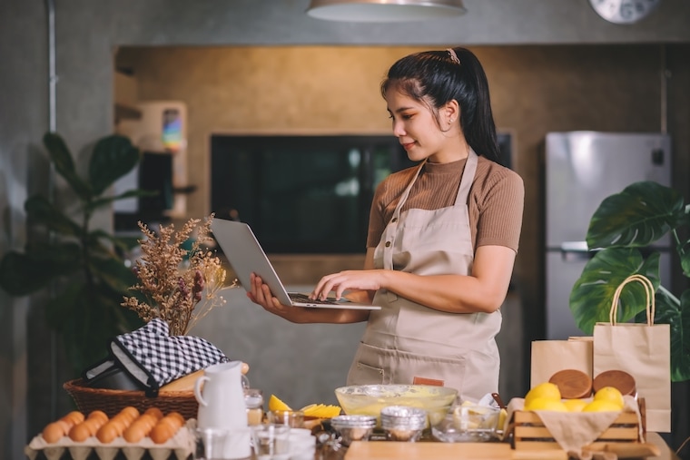 How to make a website for baking business?