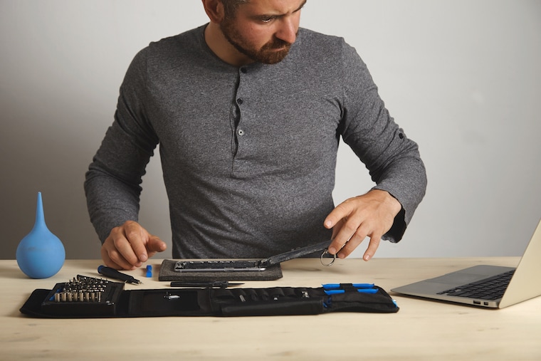 How to make a website for phone repair business?