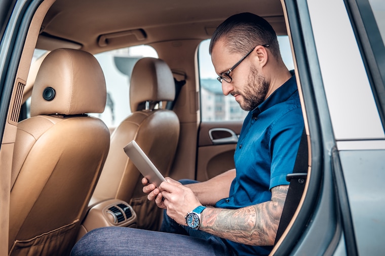 How to advertise car rental business on Facebook?