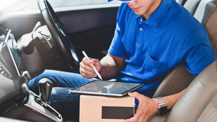 How to advertise courier business on Facebook?