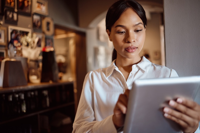 How do i set up and register a catering business?
