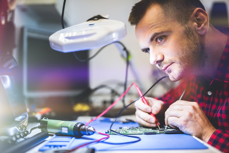 How to successfully run a phone repair business?