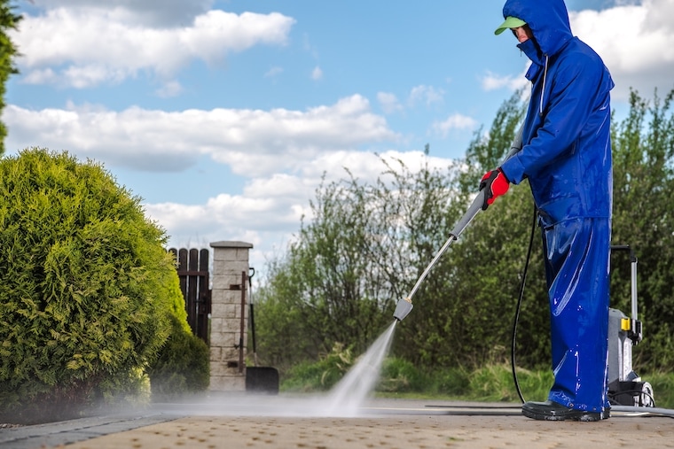 How to start a pressure washing business: Ultimate guide